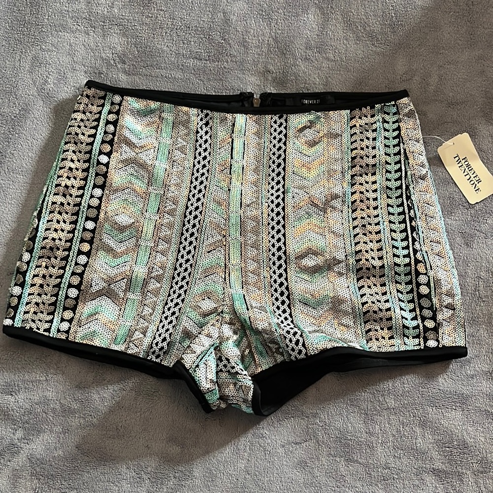 Forever 21 sequin shorts. Sz lg. New with tags